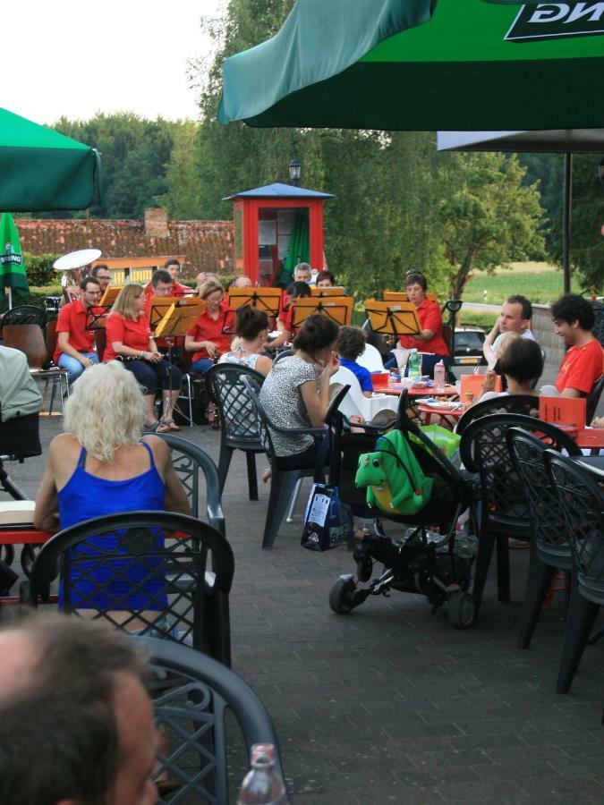 Country Camp Camping Auf Kengert Hotel Medernach Eksteriør billede